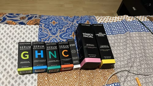 Customer photo review of NUEVO: Kit Piel Deslumbrante (47% OFF) - Limpiador + Tónico + Serum Vitamina C + Serum Niacinamida + Serum Ácido Glicólico + Serum Ácido Hialurónico + Contorno de Ojos