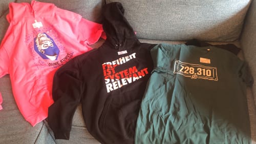 Customer photo review of HOODIE BUBEN • FREIHEIT IST SYSTEMRELEVANT
