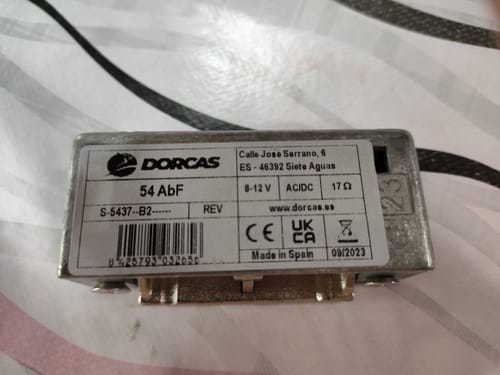 Customer photo review of Cerradura eléctrica dorada para puertas metálicas con palanca de desbloqueo y cerradero regulable