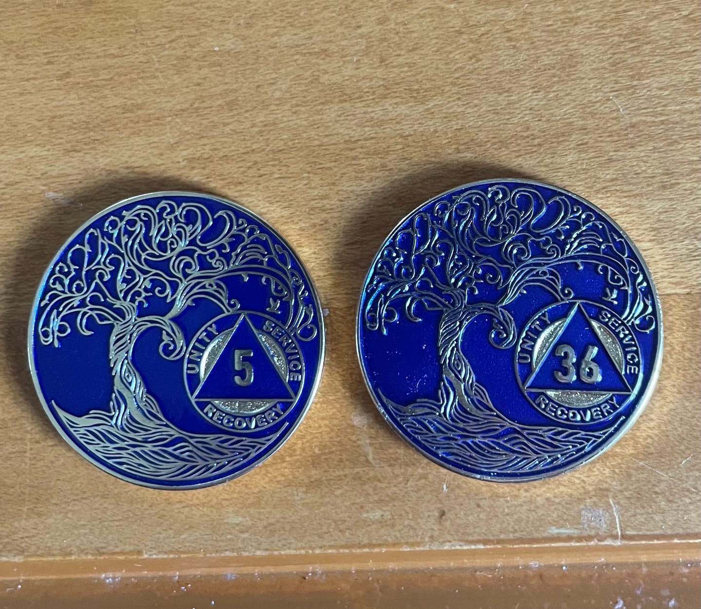 Customer photo review of 5 Year Sobriety Mint Twisted Tree of Life Gold Plated AA Recovery Medallion - Five Year Chip/Coin - Blue