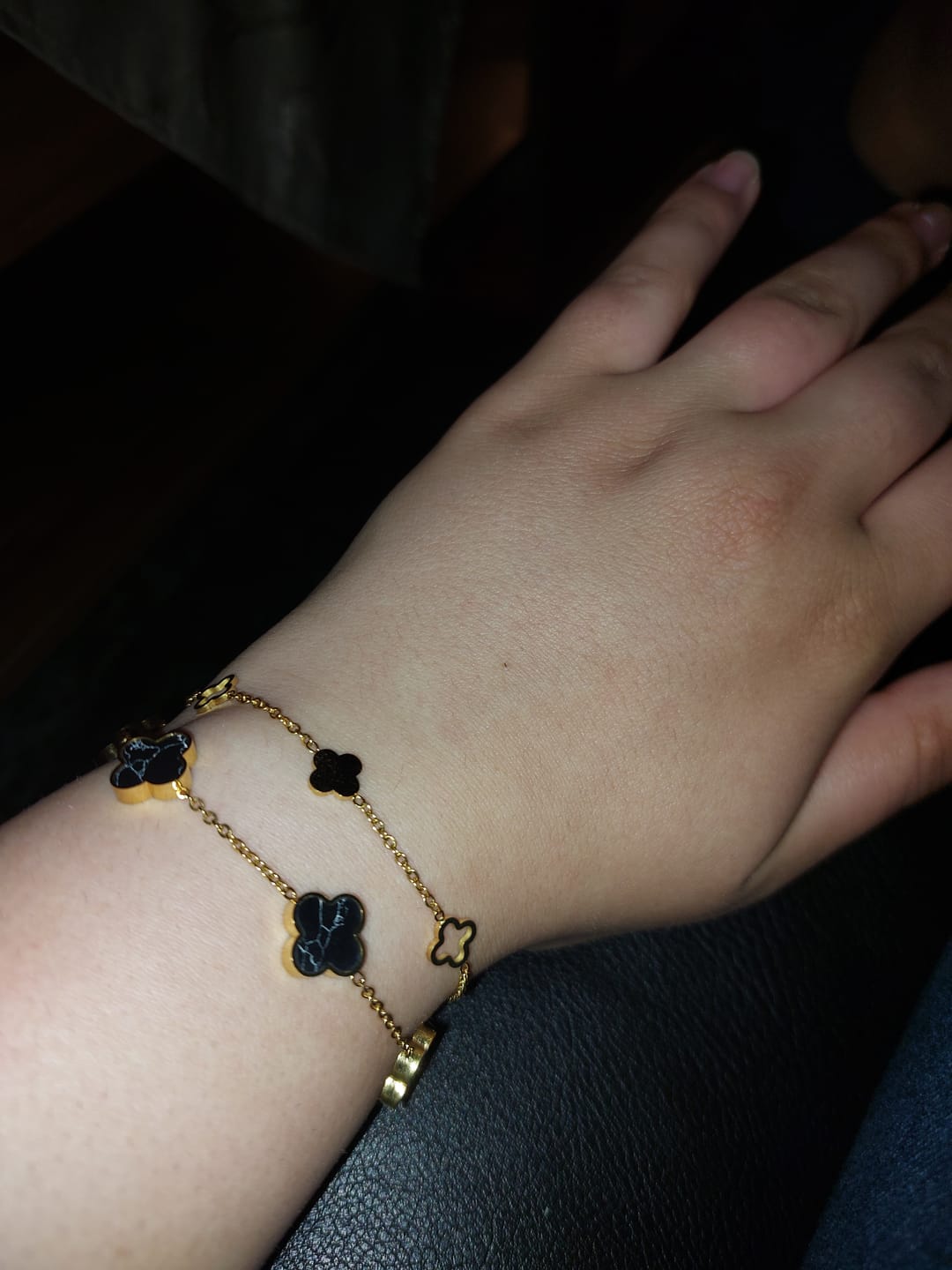 Customer photo review of Clover Armband | 18K vergoldet