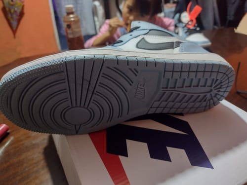 Customer photo review of Tenis Retro 1 Cielo Blanco Negro