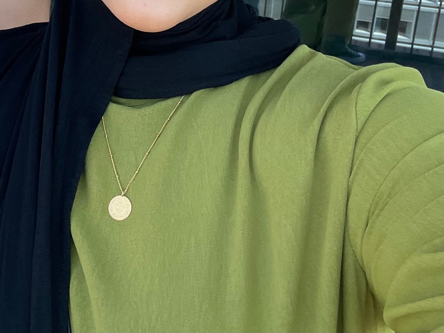 Customer photo review of Simple Dots Halskette | 18K vergoldet