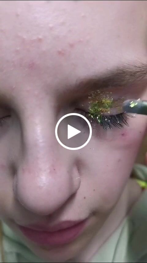 Customer video review of Chameleon Eyeshadow Flakes - Limelight