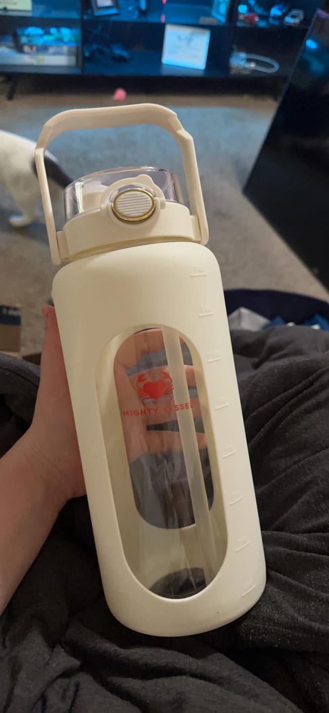 Customer photo review of MIGHTY VESSEL™ SHATTER-RESISTANT GLASS WATER BOTTLE | 64 OZ