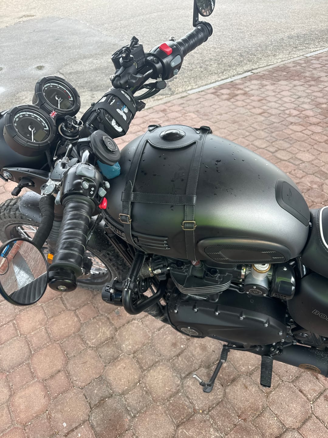 Customer photo review of tank strap right side fuel inlet