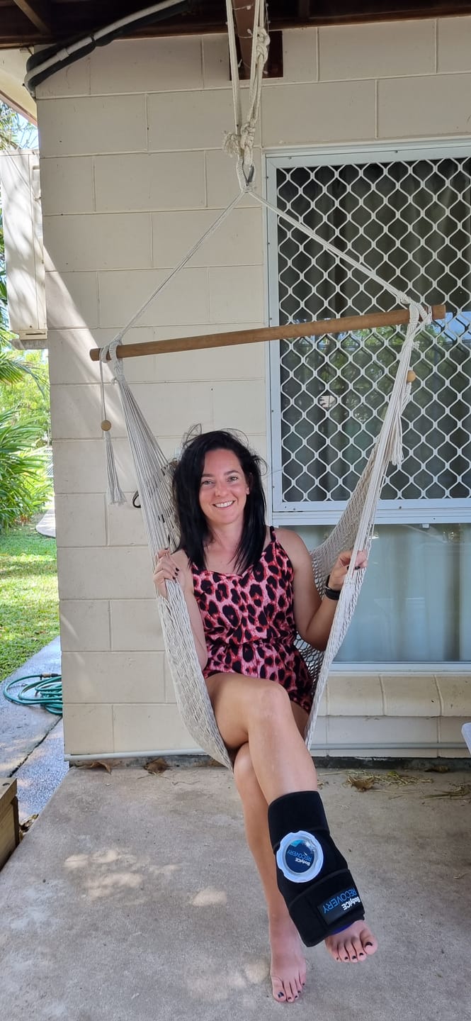 Customer photo review of Medium Universal Knee Ice Pack