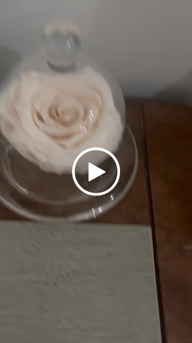 Customer video review of Rosa Eterna Monet's con Capelo