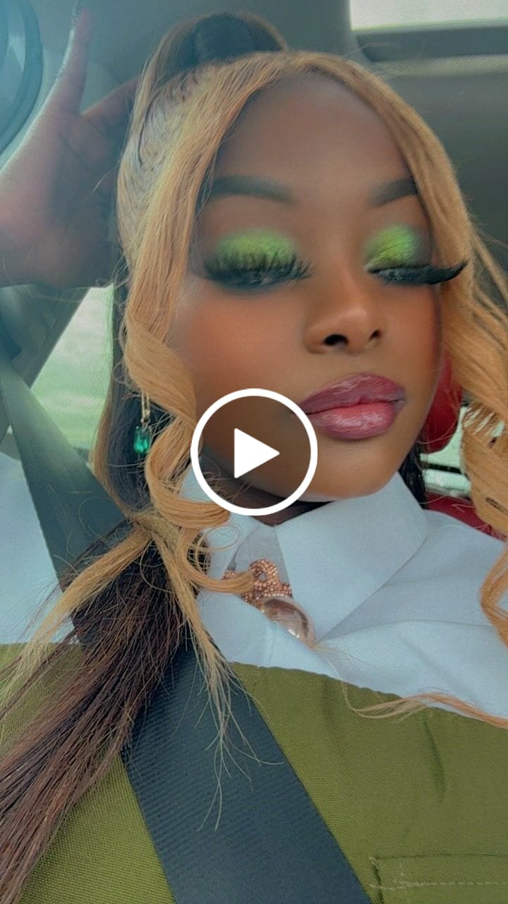 Customer video review of 20 inch Blonde Colored Lace Front Wig