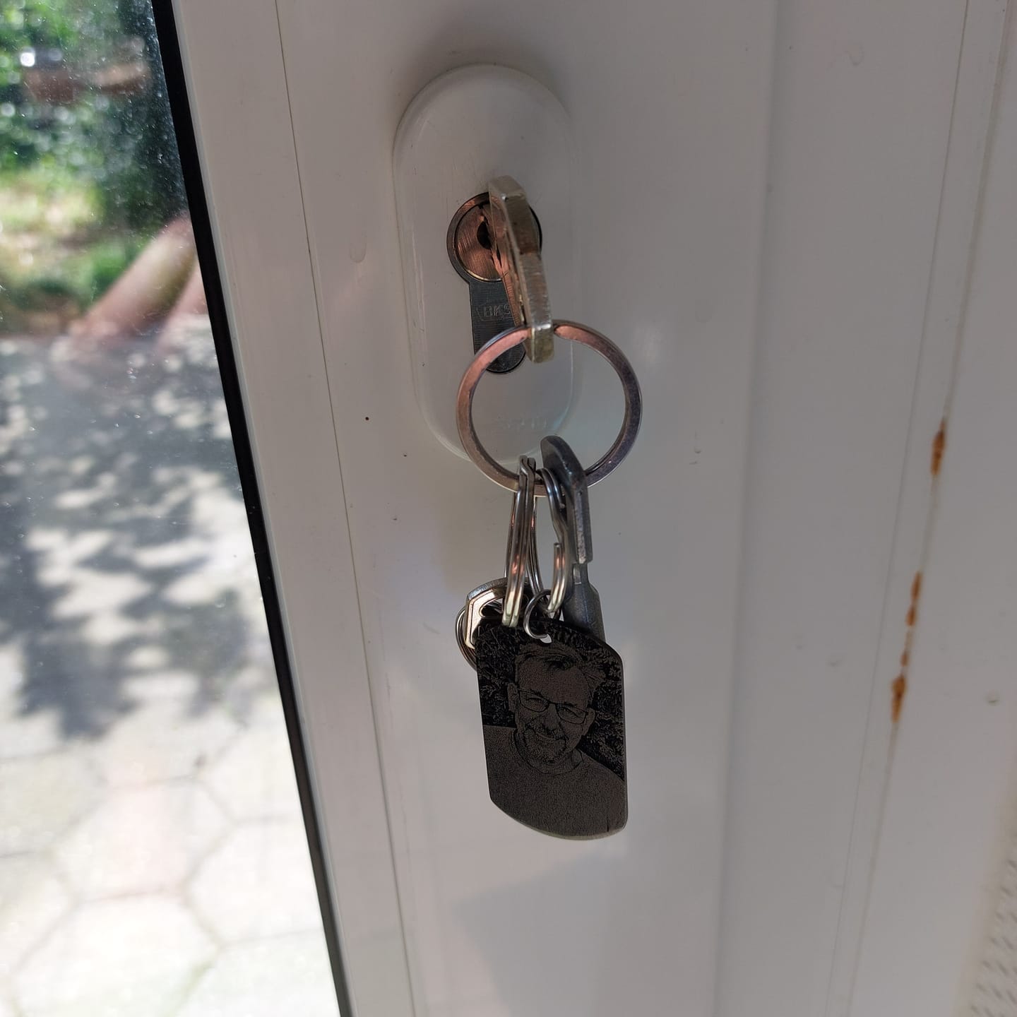 Customer photo review of Bei mir - Individueller-Schlüsselanhänger (Gravur-Schwarz/Weiß)
