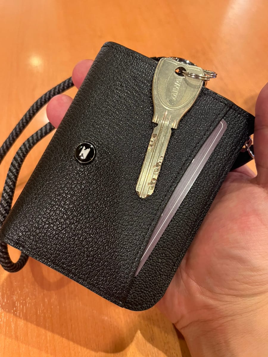 Customer photo review of ジップレザーウォレット ブラック AirTag 収納ポケット付き / Zip Leather Wallet Black