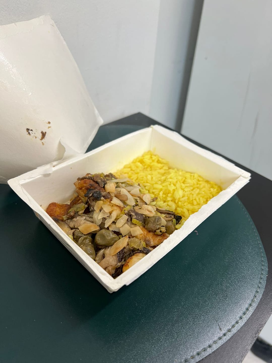 Customer photo review of Tilápia com Cogumelos Frescos, Alcaparras, Amendôas e Arroz com Açafrão