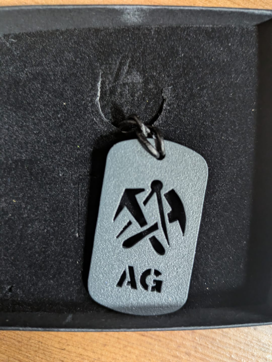 Customer photo review of Dachdecker - Personalisierbare Laser-Halskette für Männer