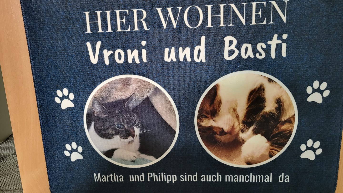 Customer photo review of Hier wohnt - Individuelle Haustier Fußmatte