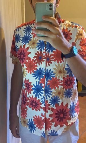Customer photo review of Chemise hawaïenne boutonnée à manches courtes pour hommes