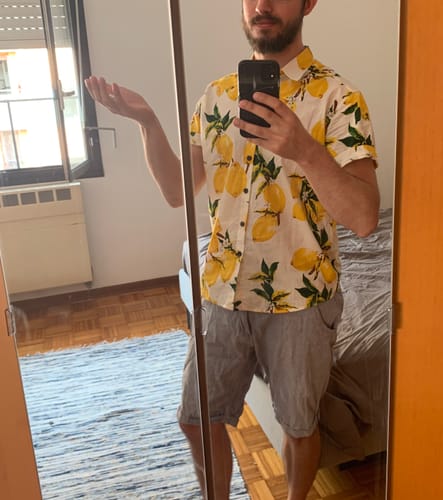 Customer photo review of Chemise à manches courtes hawaïenne à imprimé citron jaune tropical pour hommes