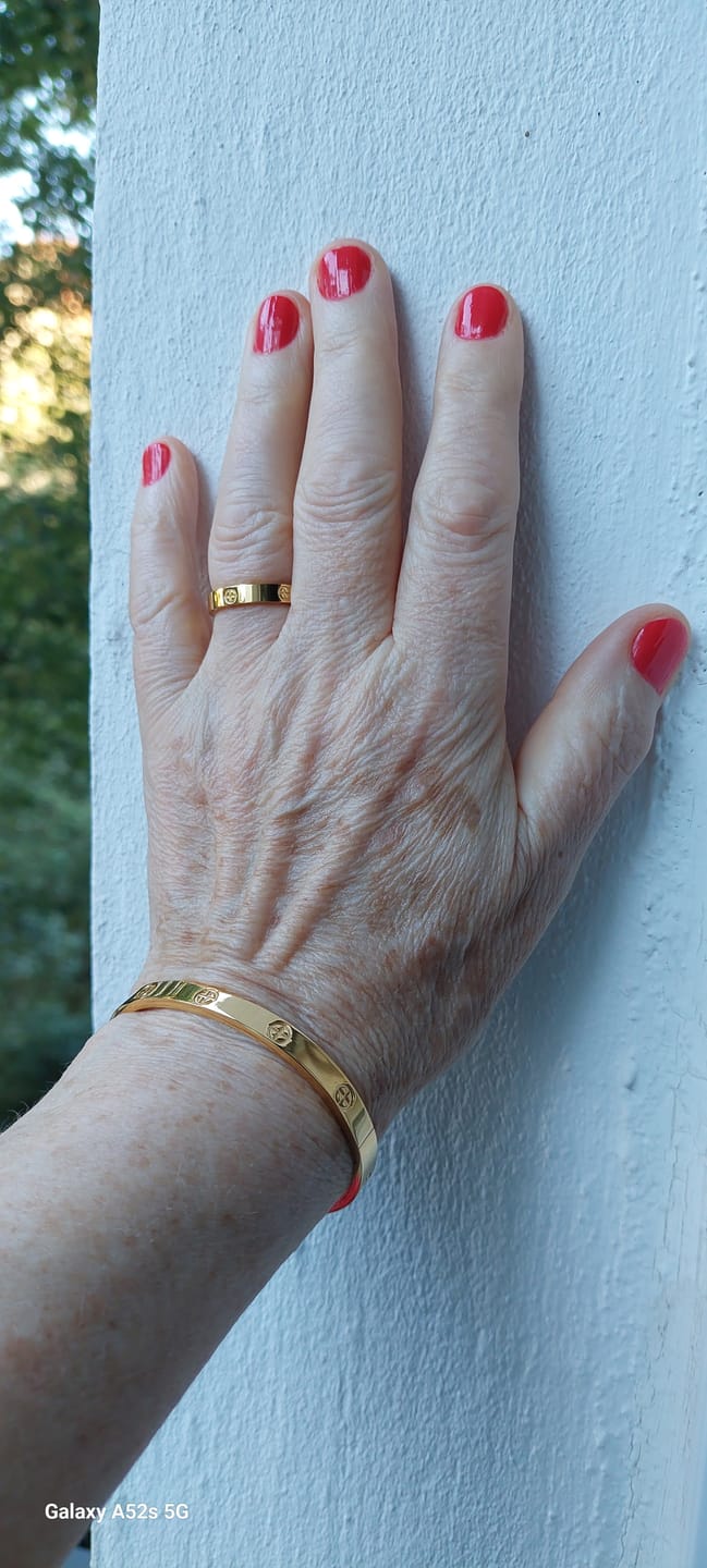 Customer photo review of Crossed Arianna Armreif | 18K vergoldet