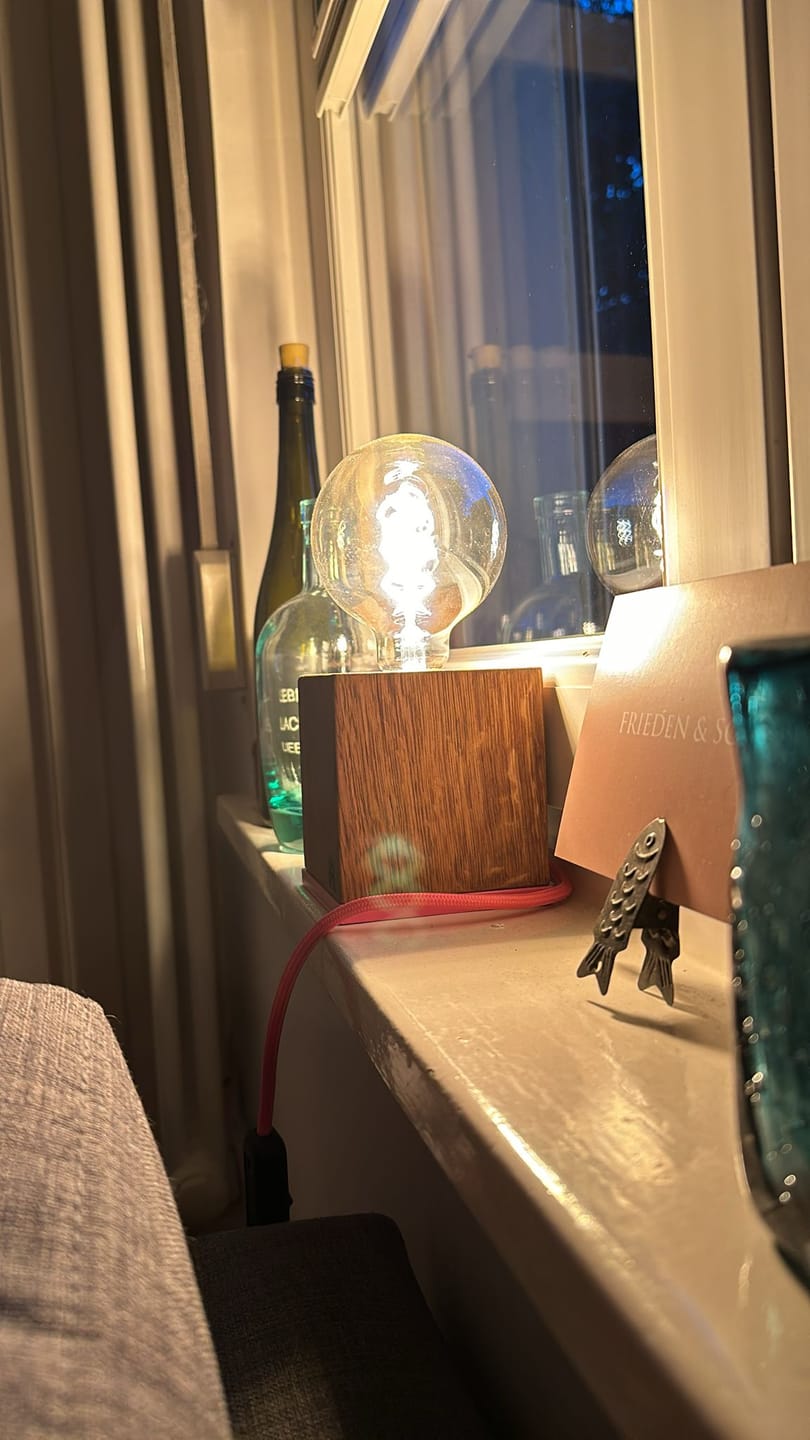 Customer photo review of Tischlampe Holz LORENZ