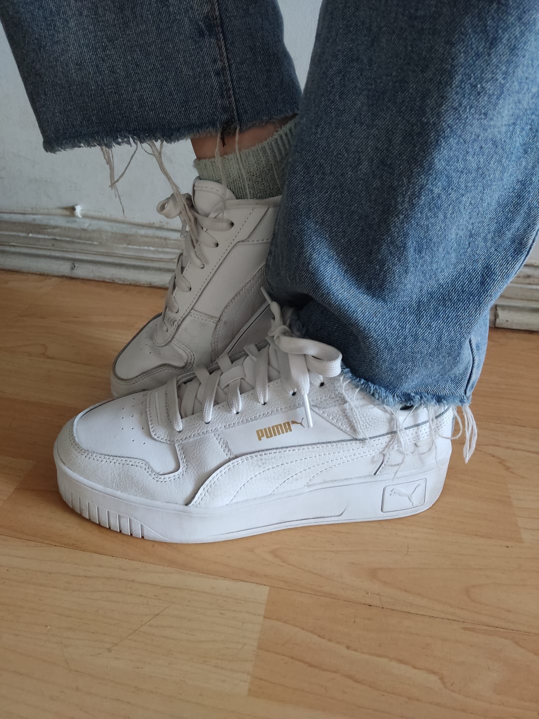 Customer photo review of Zapatillas Puma Carina Street Mujer Mono Blanco
