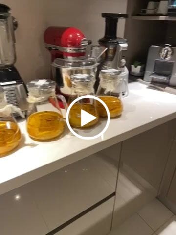 Customer video review of Jarra De Vidrio Boros Con Tapa De Acero Inoxidable 1,6 L