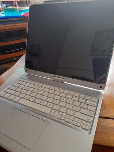 Customer photo review of Rotate Pro Wireless Keyboard Case for iPad