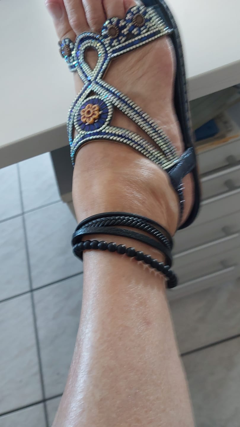 Customer photo review of Buddha Stones, natürliches Lavagestein, schwarzes Onyx-Perlen-Lederarmband
