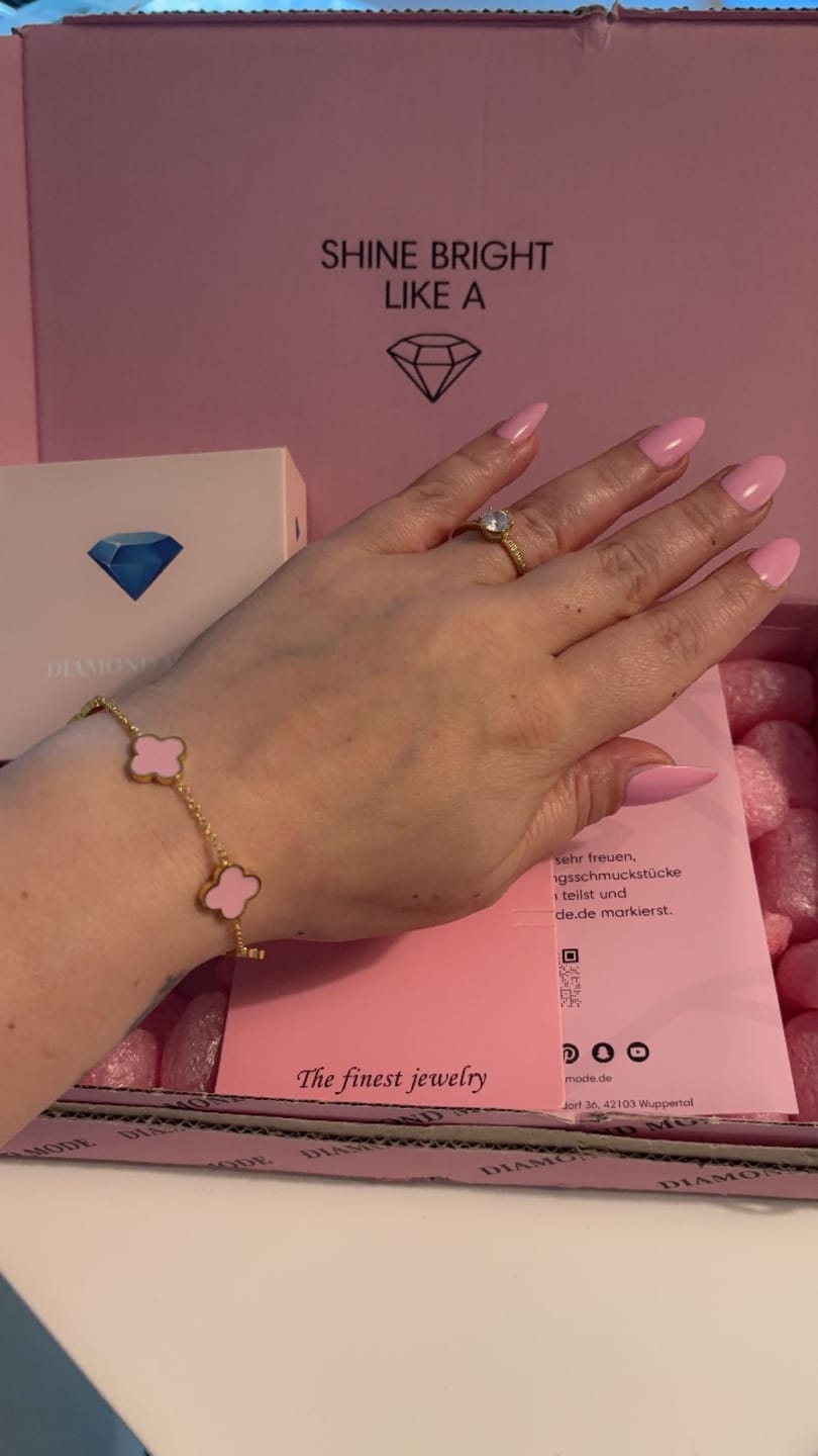 Customer photo review of Pink Clover Armband | 18K vergoldet
