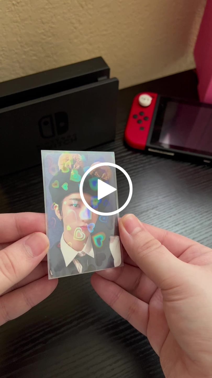 Customer video review of PREMIUM HOLOGRAPHIC PHOTOCARD SLEEVES - HEART VERSION