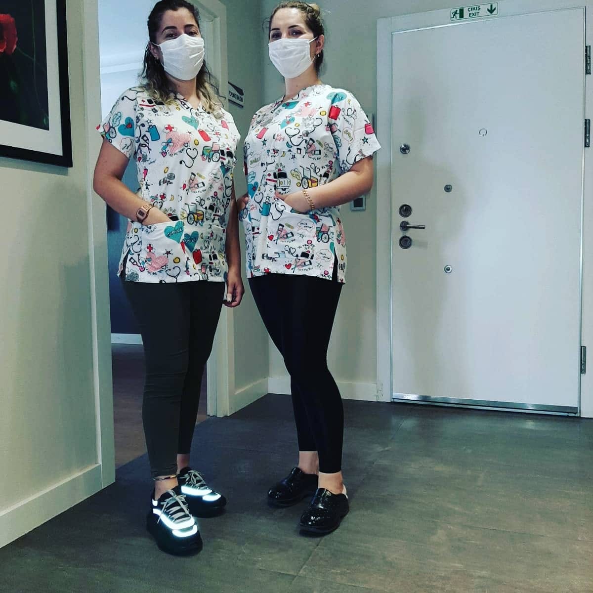 Customer photo review of Bluza Medicala Elastan, Alba cu Imprimeu, Femei - Model Uniforma Medicala Ambulanta