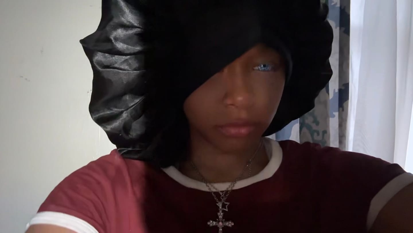 Customer photo review of Cosplay Gojo Blue Colored Contact Lenses