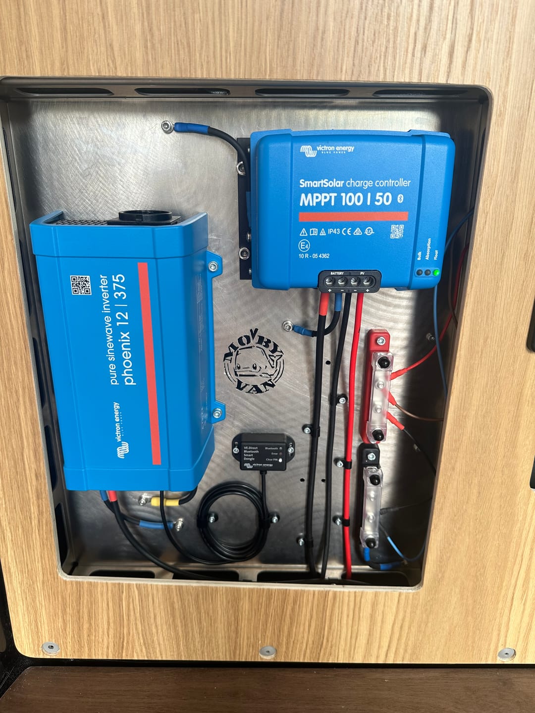Customer photo review of Elektrobox Einbaulösung Leerkasten VW T5-T6.1 EKT 56-1