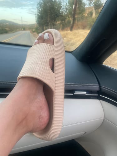 Customer photo review of The Cloudies ™ - Orthopedic Slippers With Extra Compressible Thick Sole