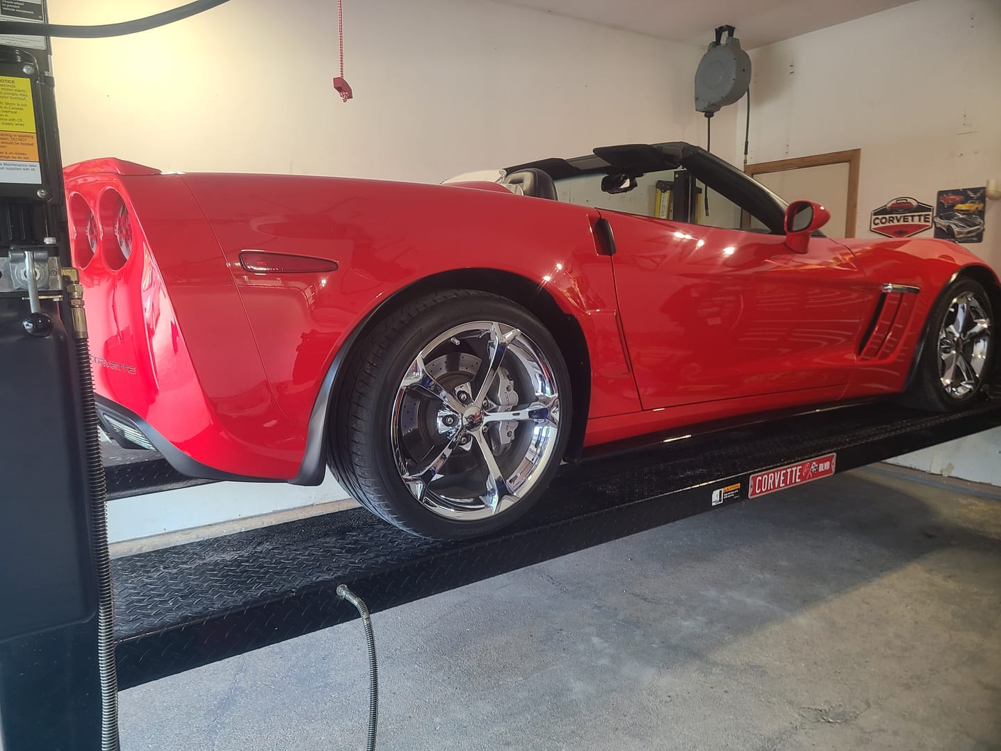 Customer photo review of Corvette C6 Grand Sport / Z06 / ZR1 Side Skirts Rocker Panels