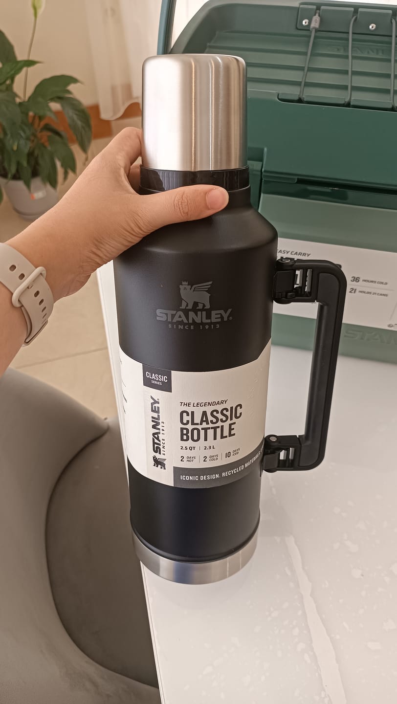 Customer photo review of Stanley Classic Legendary Bottle Siyah 2.3 L