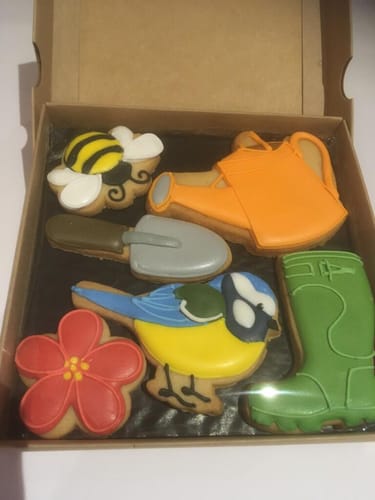 Customer photo review of Gardening Deluxe Biscuit Box