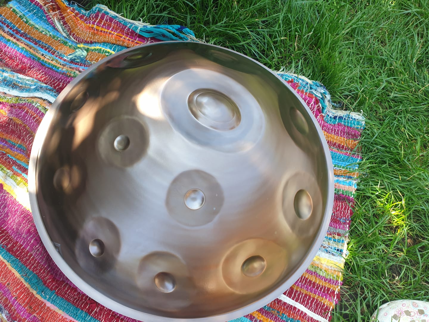 Customer photo review of Svaraa Handpan F2 Low Pygmy Embersteel