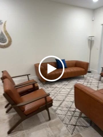 Customer video review of Ayatul Kursi Calligraphy Tulip Shaped Shiny Metal Islamic Wall Art