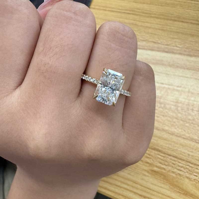 Customer photo review of S925 Rodiffy Moissanite 2.0 Ct~4.0 Ct Radiant Cut Yellow Gold/White Gold Engagement Ring For Women