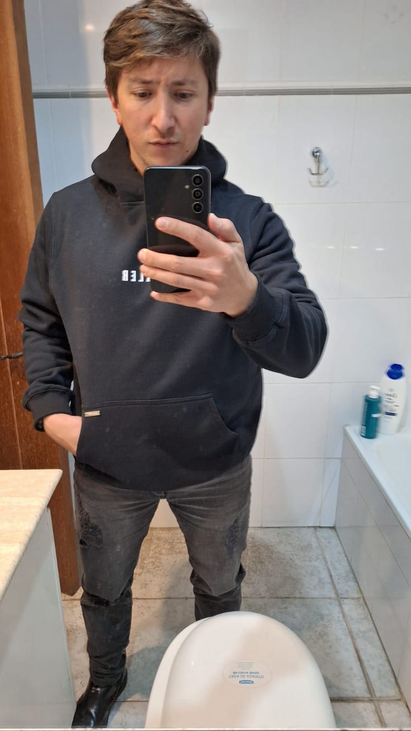 Customer photo review of ESSENTIAL METAL - HOODIE