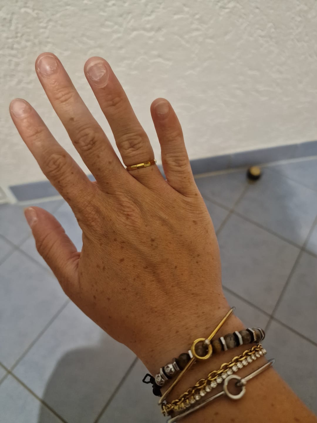 Customer photo review of Edgy Ring | 18K vergoldet