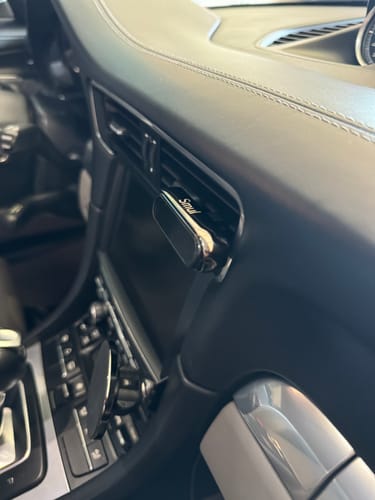 Customer photo review of Smul™ Black Metal Car Diffuser Starter-Kit