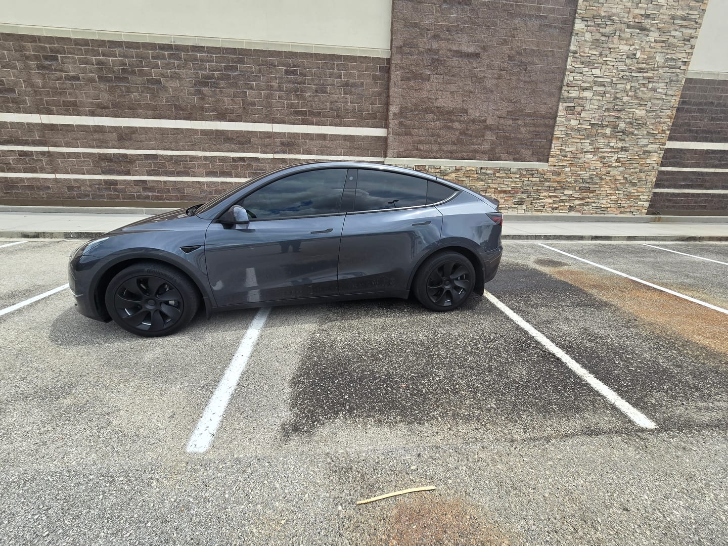 Customer photo review of TESPLUS 19'' Induction Style Wheel Cover for Model Y