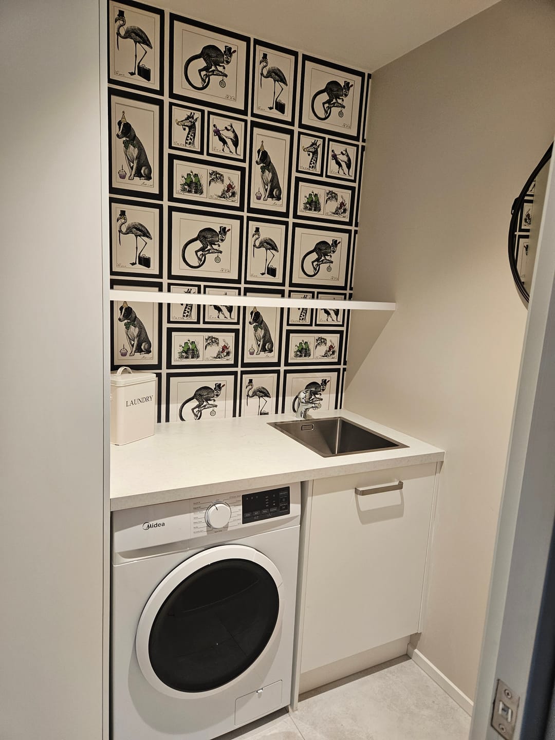 Customer photo review of Mad Dogs Wallpaper
