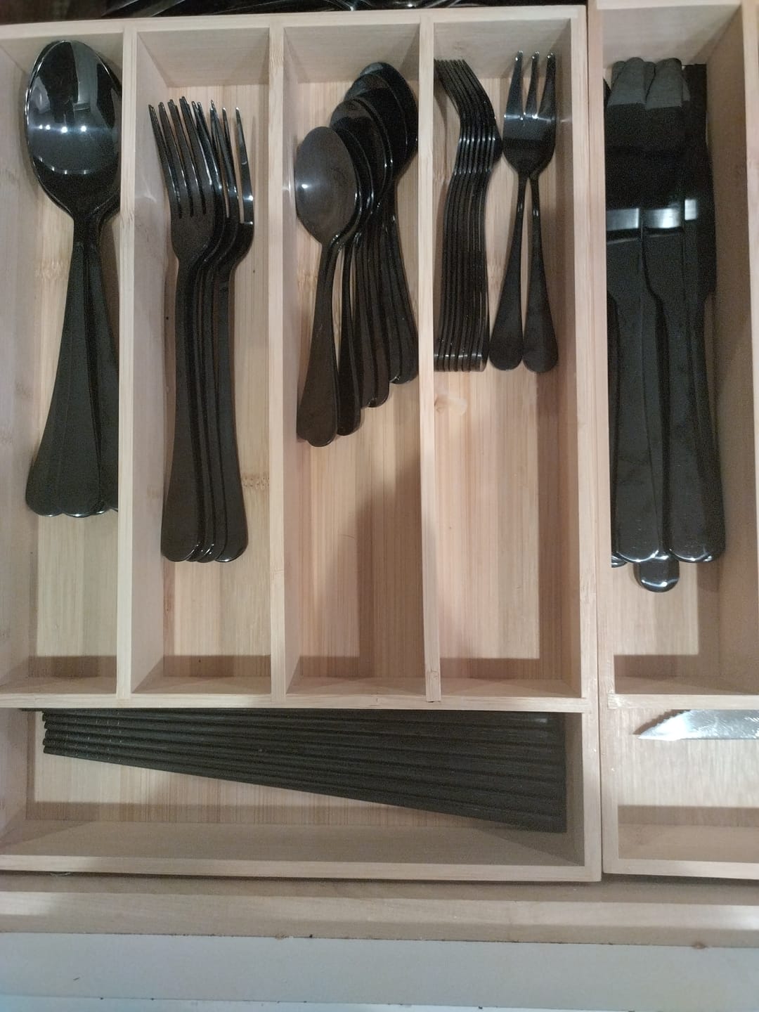 Customer photo review of Merida Black Cutlery Set