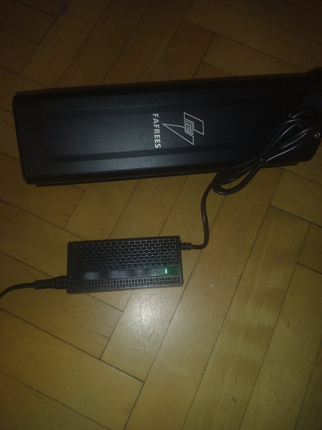 Avis client avec photo du chargeur pour vélo électrique