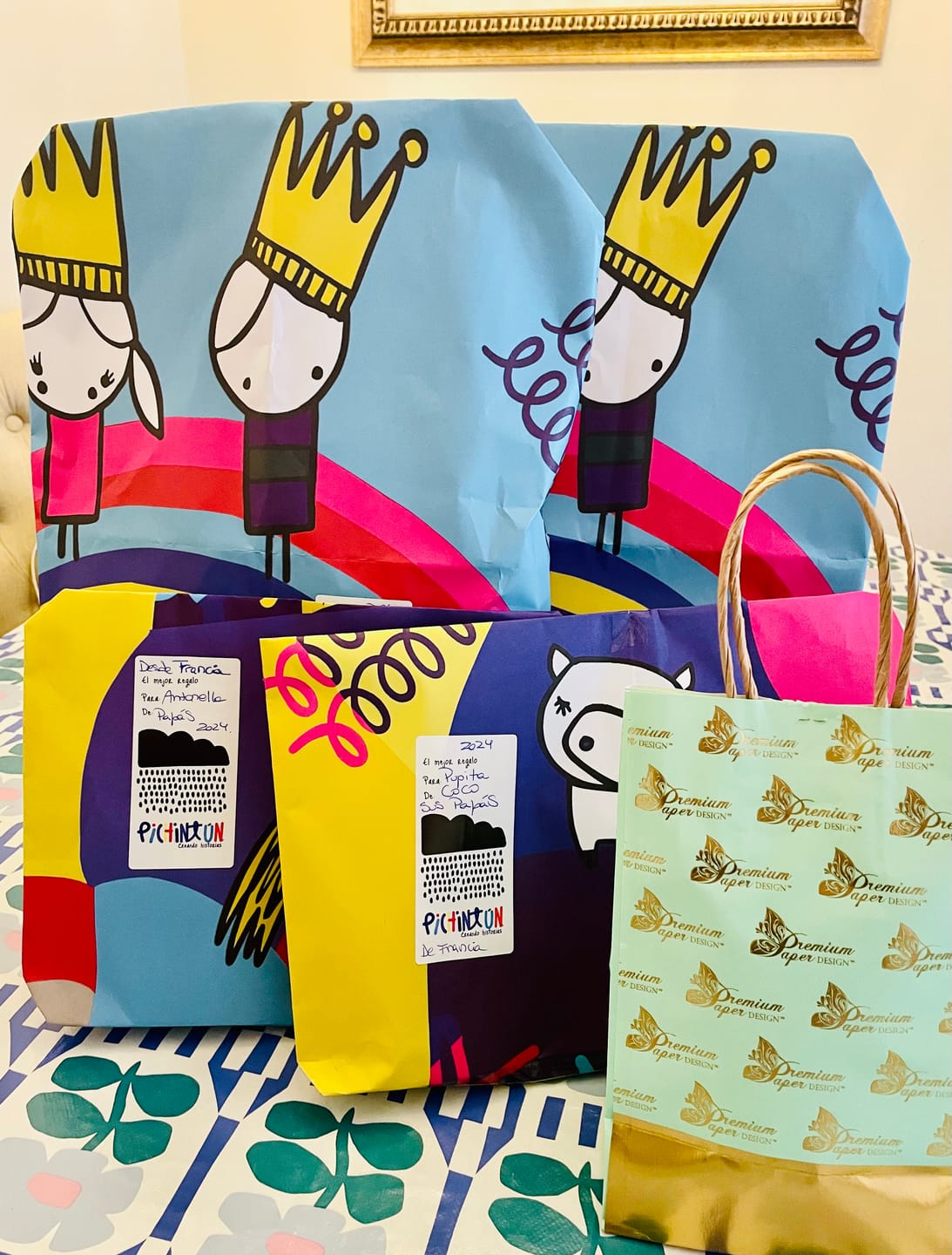 Customer photo review of ¿Quieres que te enviemos el papel de regalo aparte, tu envuelves? (Debes poner la cantidad de productos de tu pedido que quieres envolver / enviaremos solo lo necesario para envolver según su tamaño)