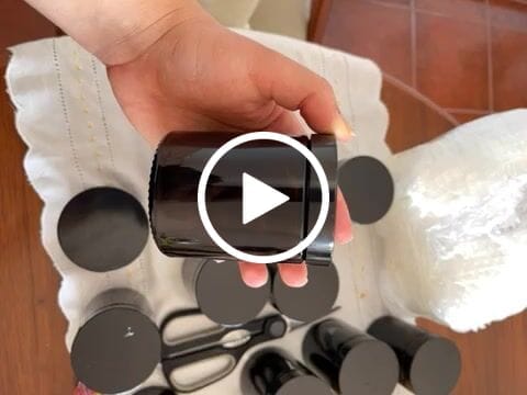 Customer video review of Tarro ámbar con tapa negra de 180 ml
