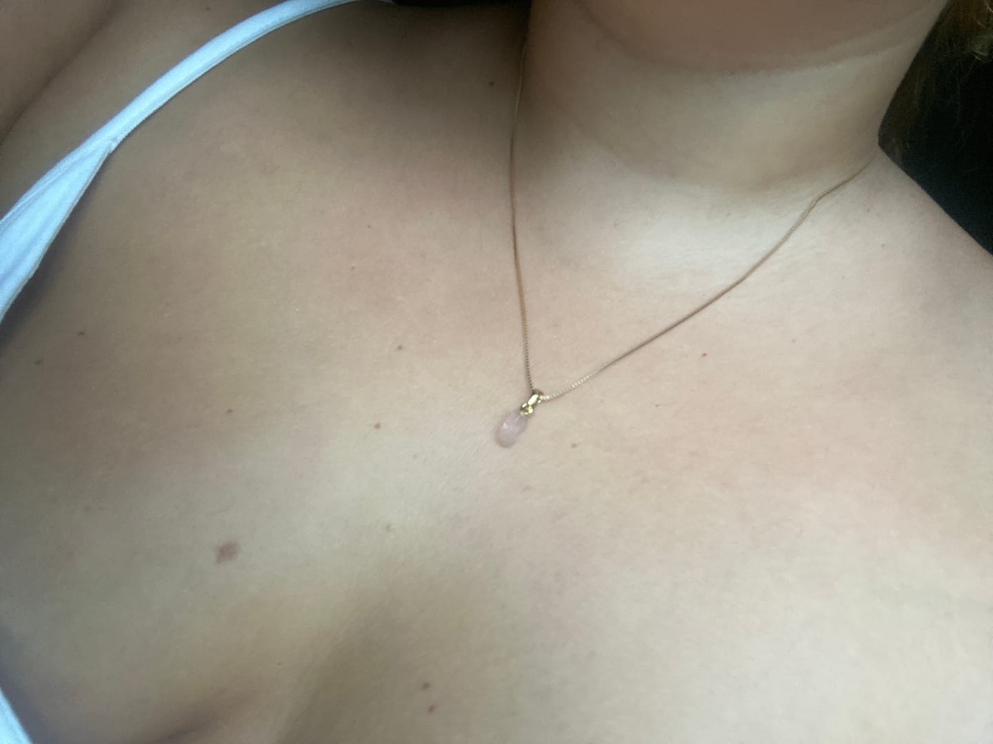 Customer photo review of Berlock Rå Mini Rosenkvarts Guld