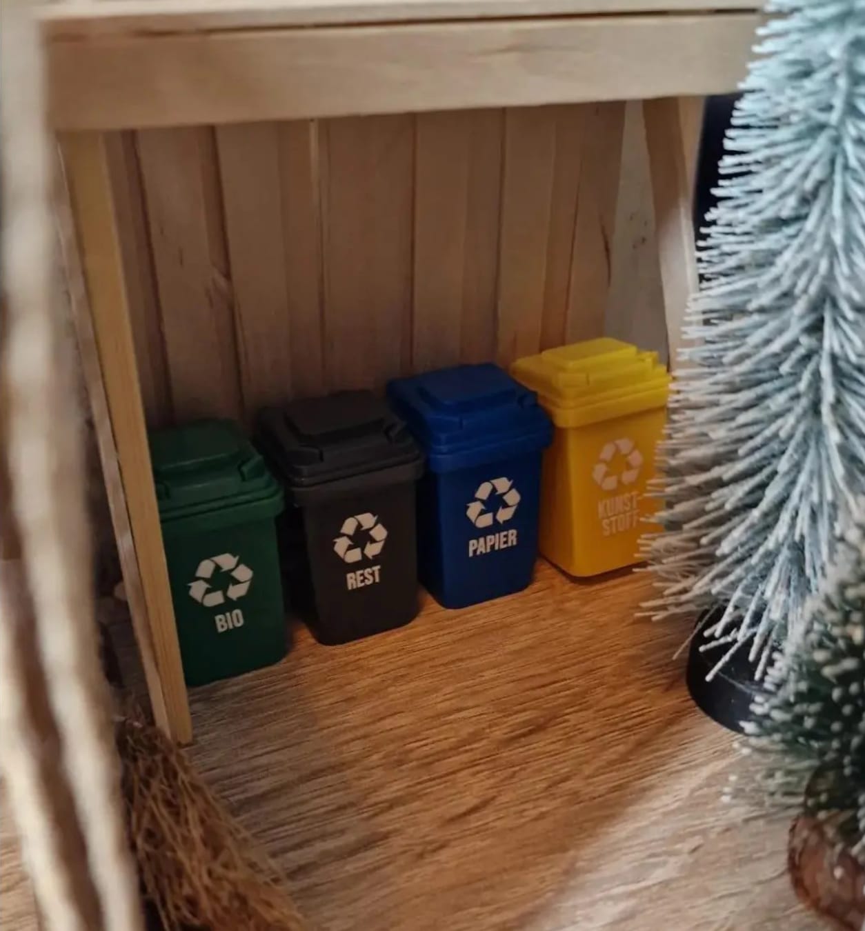 Customer photo review of Mini Mülltonnen für die Wichteltür + Recycling Memo