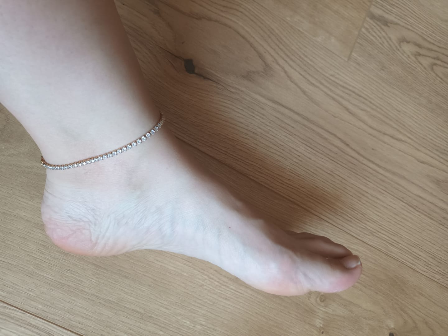 Customer photo review of Tennis Fußkette | 18K vergoldet